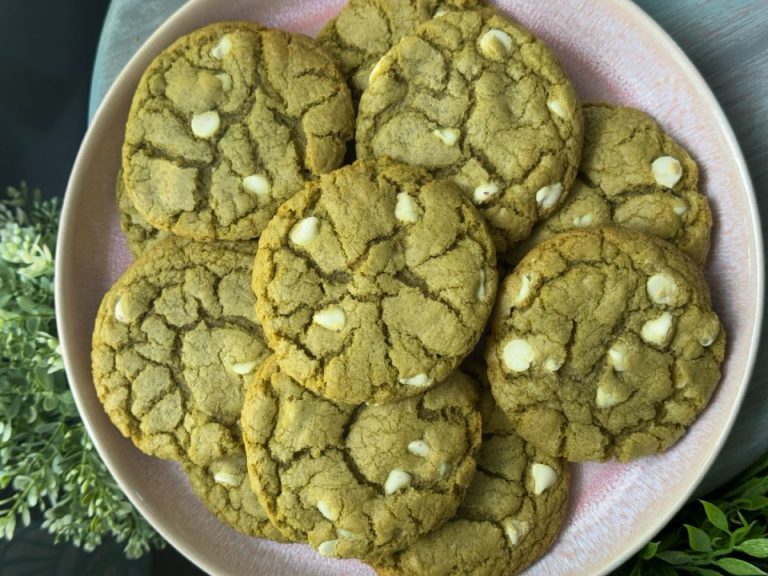 Der ultimative Food-Trend: Soft & Chewy Matcha White Chocolate Cookies